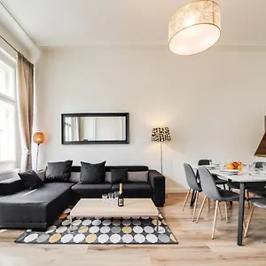 Charles Bridge - 3 Bedroom - Old Town Prague